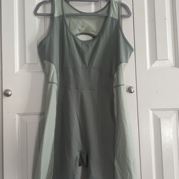 Fabletics Khloe Kardashian - Picture 6 of 7